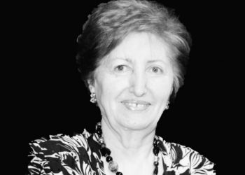 “Për sa kohë të marr frymë, të kam në zemër”/ Ndahet nga jeta nëna e deputetit të PS. Mesazhi i ndjerë i djalit të saj