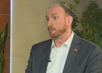 Krizat politike në Shqipëri/ Ambasadori britanik: S’duam t’i shohim sërish partitë në rrugë