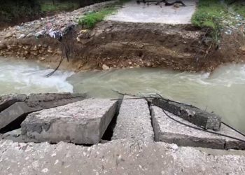 Moti i keq/ Dëmtohet ura e Mesaplikut në Vlorë, 300 banorë mbeten të izoluar