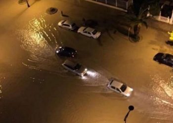 Moti i keq ‘pushton’ Shqipërinë/ Bllokohet aksi Vlorë-Radhimë pas rrëshqitjes së dherave