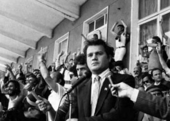 Azem Hajdari shpallet kryetar nderi i Partisë Demokratike