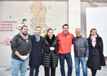 Artistët afganë falënderojnë Shqipërinë për mikpritjen, pikturojnë muralen në Tiranë, Veliaj: Kartolina më e bukur për fundvit!