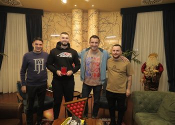 Kampioni i botës në bilardo, Eklent Kaçi, merr medaljen e Mirënjohjes së Qytetit nga Veliaj