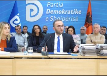 “Do marrin selinë e PD”/ Bardhi i përgjigjet Floriana Garos: S’ka asnjë kontribut për partinë, s’do na tregojë ajo se ç’do bëjnë demokratët