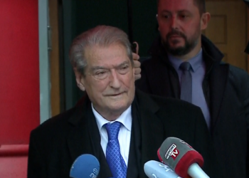 Berisha flet sapo del nga shtëpia: Basha është një i pakallur, selia është e partisë