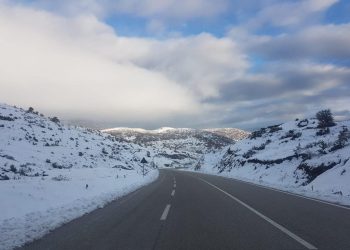 Borë dhe ngrica/ ARRSH jep detaje për situatën e rrugëve në vendin tonë: Qarkullimi kryhet normalisht në të gjitha akset