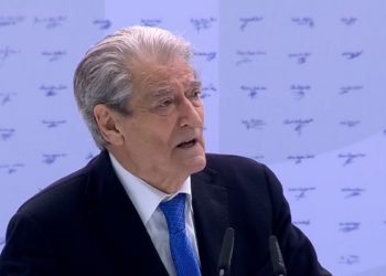 ‘Rama i bllokoi tramvain’/ Berisha: Basha s’lëvizi t’i vinte kufirin tek thana. Nuk sosi asnjë protestë me sukses