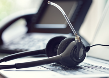 Zbardhet dosja/ Si mashtroheshin qytetarët e BE përmes ‘Call Center-ve’, punonjësit i bindnin klientët të investonin në…!
