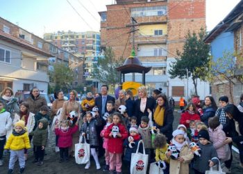 Ambasada e Kinës, financuese e një këndi lojërash për fëmijë në Tiranë