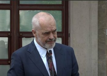 “Nuk mund të presim më”, Rama: A duhet ta legalizojmë kanabisin?