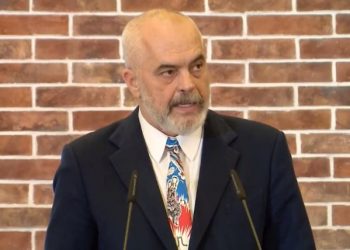 Rama thumbon Berishën në darkën me ambasadorët: E shkuara, kërcënime groteske me sfurqe në emër të sovranit