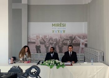 Ndihmohen 12 mijë familje me pako ushqimore për festat e fundvitit