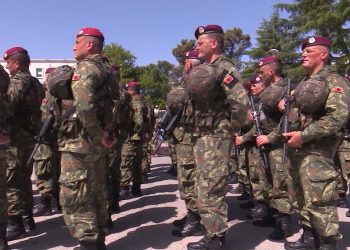 “Pagesë dhe trajnim si asnjëherë më parë”, nisin rekrutimet për ushtarë ose detarë në FA