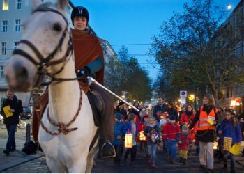 Omicron sulmon Europën me shpejtësi/ Qeveritë rikthejnë kufizimet për festa, përpiqen të ndalojnë variantin e ri