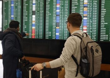 Mijëra fluturime anulohen për Krishtlindje në mbarë botën/ Shkak varianti i ri i COVID