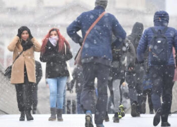 Gjatë dimrit, organizmi dhe zemra punojnë më shumë për të përballuar të ftohtin/ Kjo është e rrezikshme për të moshuarit dhe të sëmurët kronikë.
