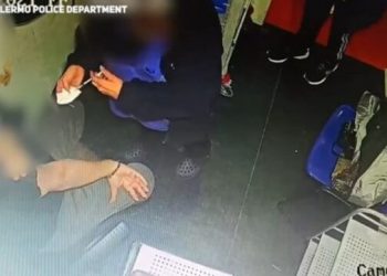 VIDEO/ Arrestohet infermierja ‘mashtruese’, e injektonte vaksinën në fasoletë dhe jo në krahun e pacientit