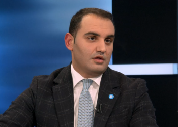 Këlliçi akuzon Bashën: Po kërkojnë njerëz me 50 mijë lek nata, për të ruajtur selinë e PD. Çmenduri