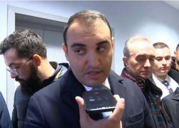 ‘Më vodhën zyrën’/ Këlliçi: Kisha sende të vëllait, do vë në dijeni ambasadën e SHBA