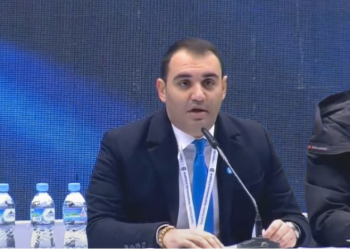 Selia e PD e rrethuar nga policia, thirrja e Këlliçit: Lërini këto provokime! Mjaftojnë Papi me Ilirin për ta mbrojtur