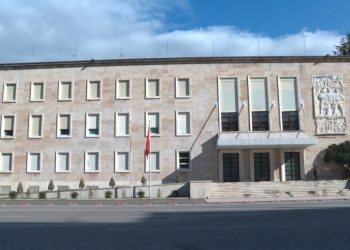 Lista e plotë/ Zbardhen ‘të besuarit’ e qeverisë për negociatat me BE-në, emrat dhe ndarja sipas sektorëve