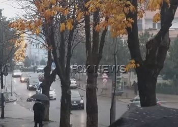 VIDEO/ Zona të bllokuara në Kukës, ndërsa trashësia e borës arrin në 40 cm, banorë të izoluar dhe në errësirë