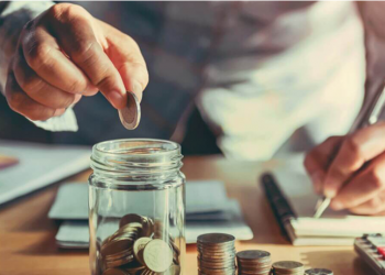 Të bëhesh milioner/ Sa para duhet të investojë një 40-vjeçar në muaj deri në moshën 65-vjeçare