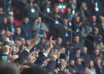 KUVENDI LIVE! Sali Berisha kërkon rithemelimin e PD-së në një… fushë futbolli!