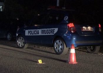 U rrëzua nga makina e parë, 56-vjeçari në Berat shtypet për vdekje nga shoferja e “Benz-it” që vinte pas. Detajet