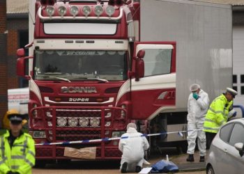 “Mafiozët shqiptarë”/ The Mirror: Si kalohen kontrabandë qindra njerëz në këmbim të mijëra eurove?