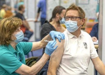 Dalin rezultatet e studimit britanik: Omicron, 70% më pak shtrime në spital se Delta