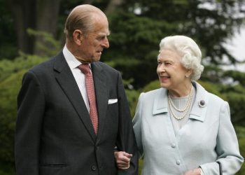 Mbretëresha Elizabeth prek me fjalët për Princ Philip në urimin e Krishtlindjeve: “Më mungon e qeshura e tij”