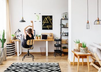 Edhe gjatë pandemisë, shqiptarët punuan me orët më të zgjatura në Europë