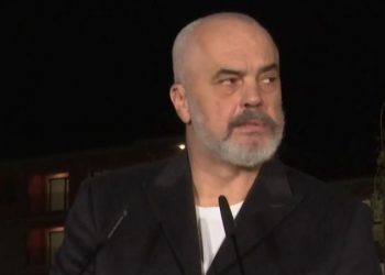 500 shtëpi të reja pas tërmetit/ Batutat e Ramës: Më ka marrë malli për 2 gishtat. Ne ju dhurojmë banesa, PD vetëm brava. Më lexonit librin e shtëpisë sa herë kaloja nga Laçi