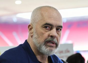 Që kur u bëre prezantues? Rama-komentuesit: S’lë gjë pa bërë unë, mos ki merak!