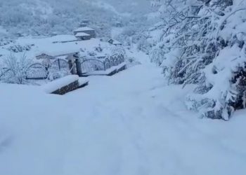 Dëbora e dendur bllokon 10 fshatra në zonën e Gollobordës, banorët ankohen për Autoritetet