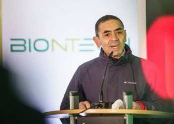 Omicron katërfishohet në Afrikën e Jugut/ CEO i BioNtech: Do të duhet vaksinë e re, varianti infekton të vaksinuarit