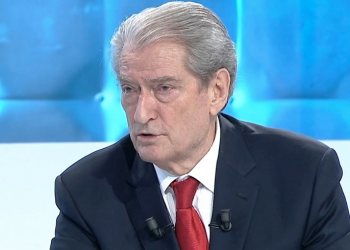 Kërcënon Berisha: Nëse Basha nuk ikën, në 8 Janar do t’ia marr selinë me 44 mijë demokratë