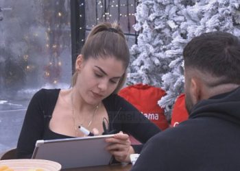 “Cili është vendi i preferuar për të kryer marrëdhënie seksuale?” Sarah rrëfen se ku i pëlqen të bëjë dashuri