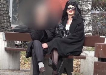 VIDEO/ 100 euro në këmbim të seksit, gazetari shqiptar vishet si femër e bën pazar me burrat për në motel: Mos të lë zemra…!