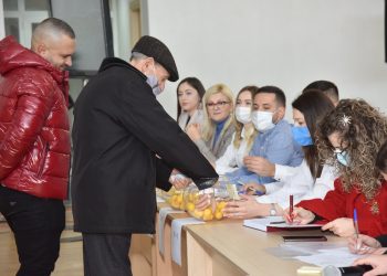 Hidhet shorti publik për shpërndarjen e apartamenteve te “5 maji”/ 58 familjet e para hyjnë në shtëpitë e reja për Vit të Ri