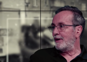 Shfaqet në publik pas shumë vitesh Sokol Hoxha. Djali i Enver Hoxhës zbërthen sekretet e “Vilës 31”: Nga pishina, te tunelet sekrete