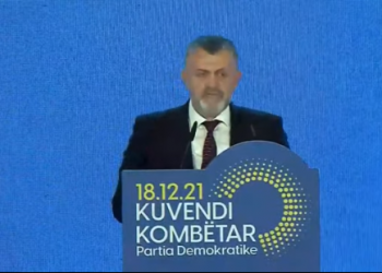 “Entuziazmi juaj sot i ngjan atij të vitit 1990!”/ Studenti i Dhjetorit uron Bashën: Merreni misionin për ta çuar Shqipërisë në Europë