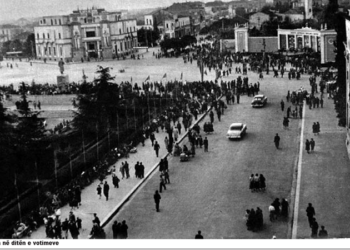 FOTOT E RRALLA/ Si festohej Viti i Ri gjatë komunizmit nëpër lokale dhe ish-Bllok