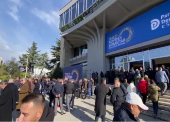 Përballja përmes shifrave/ Në mbështetje të Kuvendit të Bashës, demokratët mblidhen tek Pallati i Kongreseve