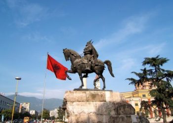 Viti 2021 në Shqipëri: Nga pandemia, te zgjedhjet dhe kriza në PD!