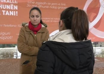 VIDEO/ 21-vjeçarja rrëfen dhunën nga ish-bashkëshorti: Më mbante mbyllur, s’munda të marr dot vajzën