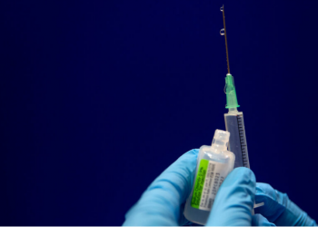 Më shumë se gjysma e popullsisë në botë ka marrë një dozë/ Një vit nga fillimi i fushatës së vaksinimit anti-COVID