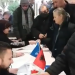 VIDEO/ Referendumi i Berishës: Në një anë pihet kafe e raki, në anën tjetër votohet për shkarkimin e Bashës