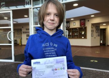 Gjeniu 9-vjeçar i habit të gjithë, kalon me sukses provimin e shkollës së mesme